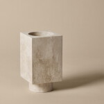 Ferm Living Váza Hew Travertine, krémová barva, kámen