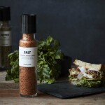 Nicolas Vahé Ochucená sůl Parmesan Tomato Basil 300 g, růžová barva, černá barva, čirá barva, sklo