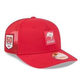 New Era Pánská kšiltovka Tampa Bay Buccaneers NFL 2025 On-Field Sideline 9SEVENTY Trucker Snapback