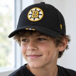 Outerstuff Dětská kšiltovka Boston Bruins NHL 2025 Draft Authentic Pro Structured Adjustable Meshback Draft Podium Hat