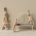 Maileg Vintage lavice pro zvířátka Maileg Off white, krémová barva, kov, textil