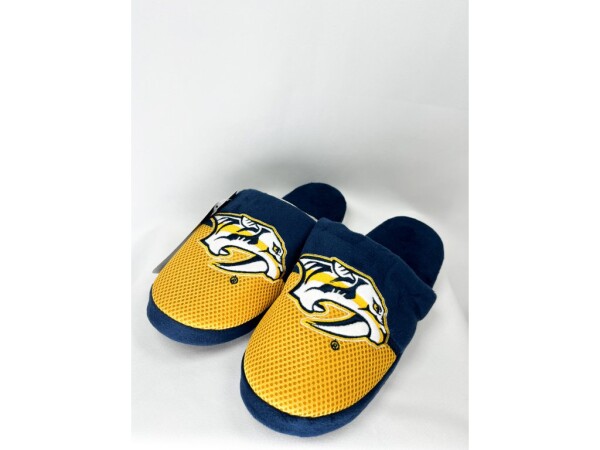 FOCO Pánské pantofle Nashville Predators Team Logo Staycation Slipper Velikost: EU