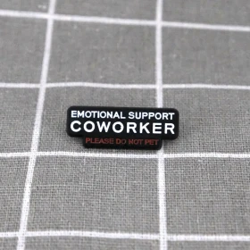 Pinarna.cz Emotional support coworker - please do not pet / Kolega poskytující emocionální podporu – prosím, nehladit