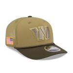 New Era Pánská kšiltovka Washington Commanders NFL 2025 Salute to Service 9SEVENTY Trucker Snapback