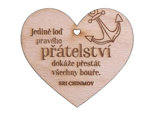 Dřevěné srdíčko "Jedině loď přátelství dokáže přestát všechny bouře" - Sri Chinmoy