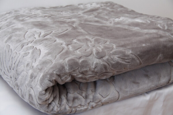 Domtextilu Kvalitní jednobarevná vzorovaná deka šedé barvy Šířka: 200 cm Délka: 240 cm Šířka: 200 cm Délka: 240 cm