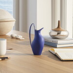 Georg Jensen Džbán Henning Koppel Iconic Blue 0,75 l, modrá barva, stříbrná barva