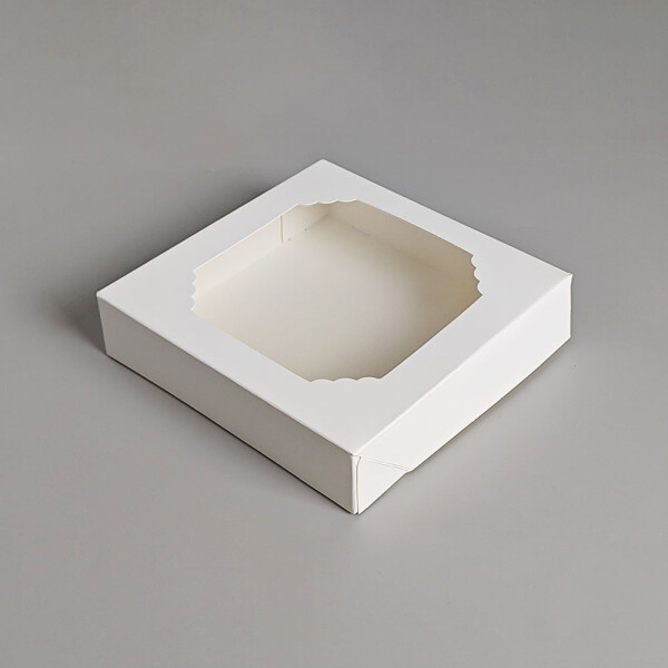 Cake star krabička bílá s okénkem nízka 15x15x3,5cm