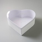 Cake Star Cake Star Dárkový box ve tvaru srdce s průhledným víkem 25 x 23 x 10 cm