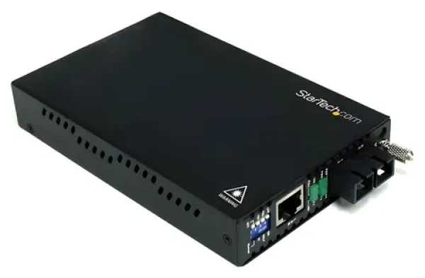 StarTech SM Fiber-Ethernet mediakonvertor SC černá / Mediakonvertor / SC konektor / 200 Mbit/s / RJ-45 (ET90110SM302)