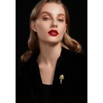 Luxusní brož Swarovski Elements Amalka - květina, Zlatá