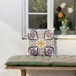 MADAM STOLTZ Vyšívaný povlak na polštář Suzani Floral 45 × 45 cm, fialová barva, textil