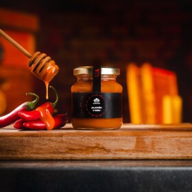 Jalapeño v medu: pálí a výborñe chutná | Včelařství Domovina Hmotnost: 180 g