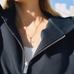 ELENYS Cross Pavé – pozlacený náhrdelník 18K žluté zlato Délka: 40,5+5 cm / max. 45,5 cm