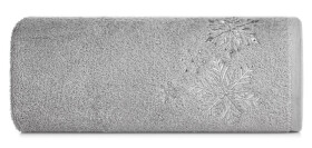 Bavlněný vánoční ručník šedé barvy jemnou stříbrnou výšivkou