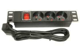 XtendLan 10" rozvodný panel 3x230V černá / Prodlužovací přívod / 3 zásuvky / vypínač / 1,8 m (ZASUVKA3-10)