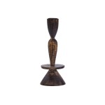 MADAM STOLTZ Dřevěný svícen Dark Natural 18 cm, přírodní barva, dřevo