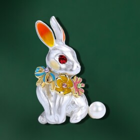 Brož v podobě bílého králíka z Říše divů, Zlatá