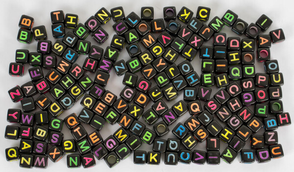 Korálky písmenka kostky 6mm, 30g - černé