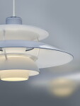 Louis Poulsen Závěsná lampa PH 5 Ø320 Opal Pale Blue, modrá barva, plast