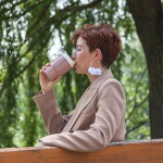 Monbento Termohrnek s víčkem a brčkem Travel Moka 600 ml, růžová barva, kov