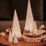 Räder LED lucerna Fir Tree 11 cm, bílá barva, porcelán