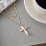 ELENYS Pearl Cross – pozlacený náhrdelník 18K žluté zlato Délka: 42-45+5 cm / max. 50 cm