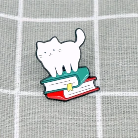 Pinarna.cz Bílá kočička na knížkách