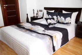 DumDekorace Bílé přehozy na postel s motivem orchidejí Šířka: 220 cm | Délka: 240 cm
