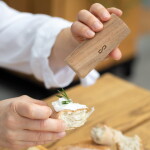 Räder Solnička a kořenka Wood, hnědá barva, přírodní barva, dřevo