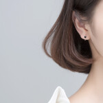 LUNICA Stříbrné náušnice ČERNÉ SRDÍČKO 0562