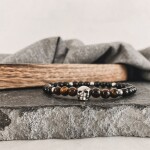 Pánský náramek Cristoval - lebka, 6 mm tygří oko, onyx, Hnědá 19 cm
