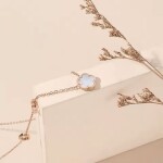 Náhrdelník s jemnými květy Fiora Rose Gold - chirurgická ocel, Zlatá 40 cm + 5 cm (prodloužení)