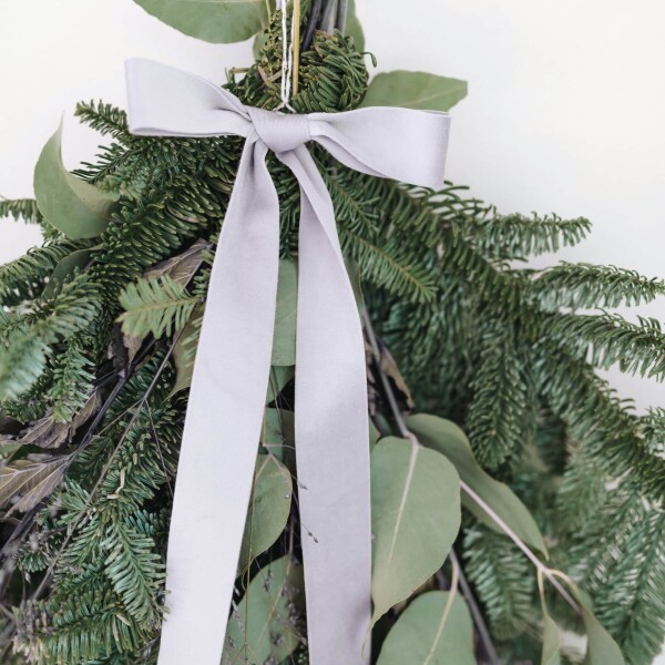 Bella Rose Sametová stuha 3 cm – šedá (9 m), šedá barva, textil