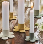 Ib Laursen Kovový svícen Flower Dusty Green 4,5 cm, zelená barva