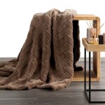 Flanelová deka s reliéfním vzorem rybí kosti - tmavě hnědá Šířka: 200 cm | Délka: 220 cm