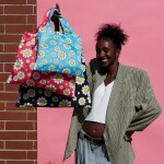 Skládací nákupní taška LOQI SMILEY Flowers Aquarius Small