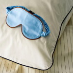HAY Maska na spaní Outline Soft Blue, modrá barva, textil