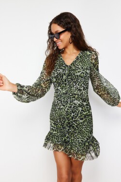 Trendyol Zelené Vzorované Nařasené Volánky Výstřihem Do Detail A-linie Mini Tyl Pletené šaty