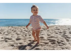 Little Dutch Dreamy Flowerfield vel. 98/104 / Plavecké triko / krátký rukáv / 94% recyklovaný nylon (CL26030432LD)