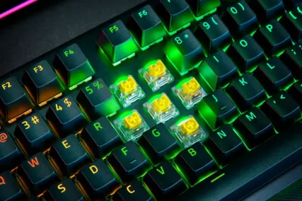 Razer BlackWidow V4 Pro Yellow Switch US černá / Herní klávesnice / mechanická / Razer yellow / RGB / USB / US Layout
