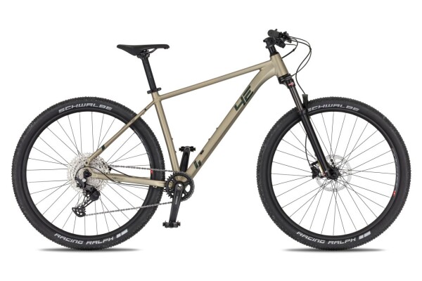 4EVER TRINITY TEAM 29", rám 19" (L), model 2026, barva satin sand - ZDARMA dopravné, odborná montáž, seřízení, pojištění a dárkový poukaz na nákup příslušenství! (Záruka nejlepší ceny. Nalezli jste někde lepší cenu? Napište nám a zkusíme ji trumfnout...
