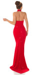 Sexy šaty KouCla výstřihem třpytkami na červeném koberci