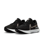 Dámské běžecké boty React Infinity Run Flyknit DD3024-009 Nike Velikost: