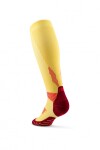 CEP kompresní podkolenky 5.0 pánské žlutá červená - CEP pánské běžecké kompresní podkolenky 5.0 - marigold/burgundy Velikost: III (32-38 cm obvod lýtka)