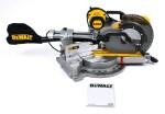 DeWalt DWS780 / Posuvná pokosová pila se svítilnou XPS / 1675W / Průměr kotouče 305 mm / hloubkou řezu 170mm