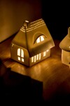 Räder Porcelánový svícen domeček Thatch Large, bílá barva, porcelán