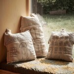 Ferm LIVING Dekorativní polštář Abode Cottage House 45 x 45 cm, krémová barva, textil