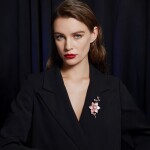 Luxusní brož s růžovou perlou a květem švestky Zoé, Růžová