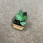 Pinarna.cz Kočička schovaná v květináči (zelené listy)